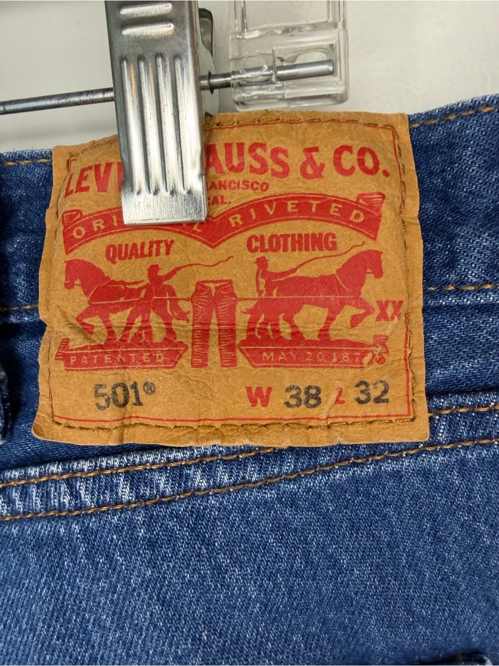 Levi’s 501 Classic Men's Blue Denim Jeans 38x32 med wash denim button fly